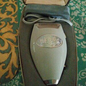 Vintage Lady Sunbeam Electric Shaver Built-in Light White Jewel Case w/Box